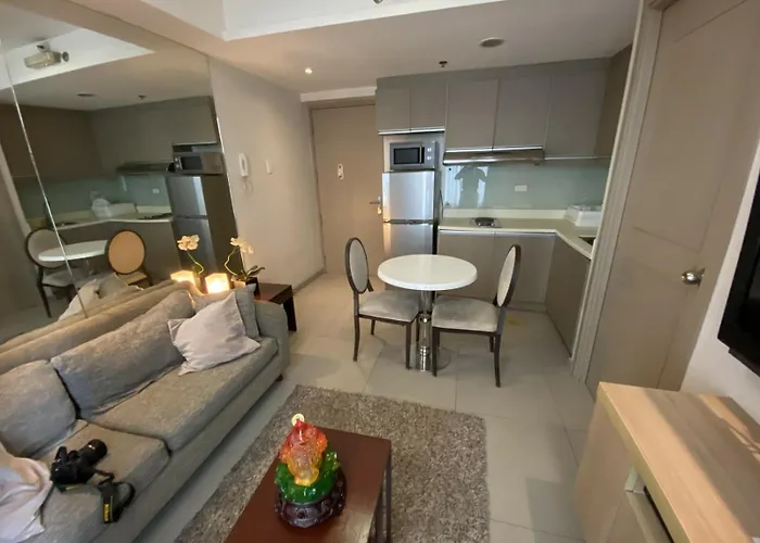 Makati 1br High Floor Apartment *