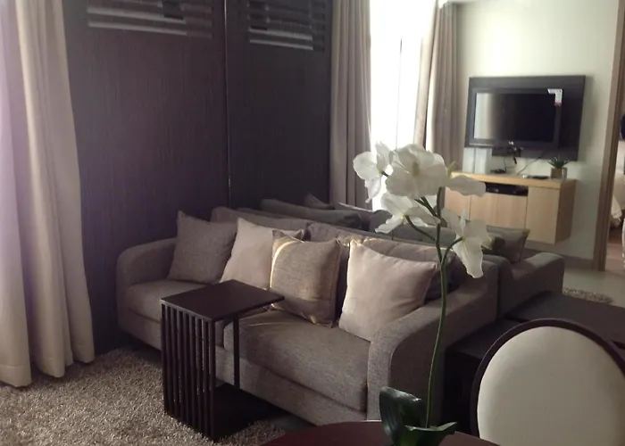 Makati 1br High Floor Apartment